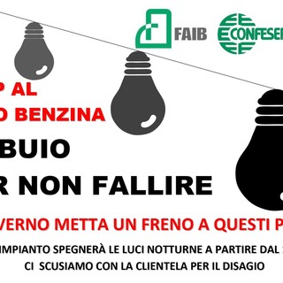 “Al buio per non fallire”: luci spente di notte sugli impianti di carburante