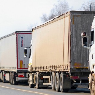 Aumento del prezzo del carburante, pedaggi, rallentamento e viabilità a singhiozzo: autotrasporto in ginocchio