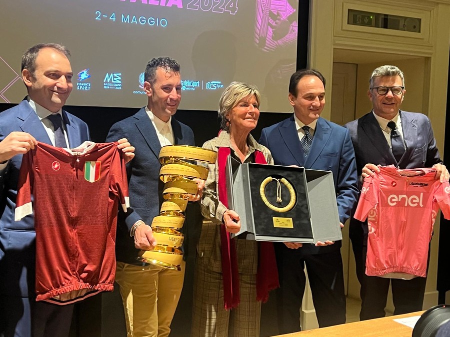 In partenza da Torino-Venaria il Giro d'Italia 2024, con l'omaggio al Grande Torino di cui ricorre l'anniversario e i 200 anni di Museo Egizio [video]