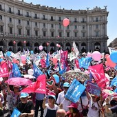 “Scegliamo la Vita”: a Roma in 30mila manifestano per la natalità. Papa Francesco: “Nessun compromesso sulla vita umana”