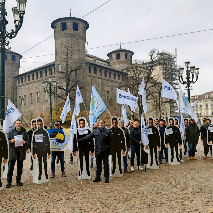 Flash Mob a Torino delle forze dell'ordine, FSP Polizia di Stato: “I poliziotti non sono votati e soprattutto pagati per andare al martirio”