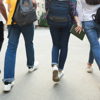 Adolescenti sempre più fragili, in Piemonte arriva il “Servizio di psicologia scolastica” contro autolesionismo, bullismo e dipendenze