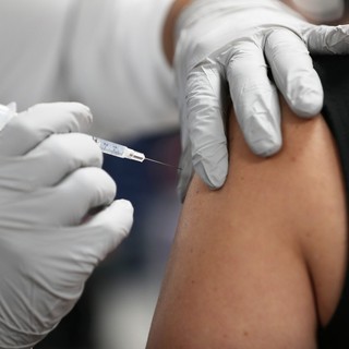 Anticorpi monoclonali: il Piemonte fra le prime Regioni. Over 50 con obbligo vaccinale: da oggi le preadesioni