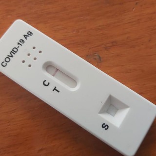 Uscita dalla quarantena per i contatti stretti: liberi subito dopo tampone negativo