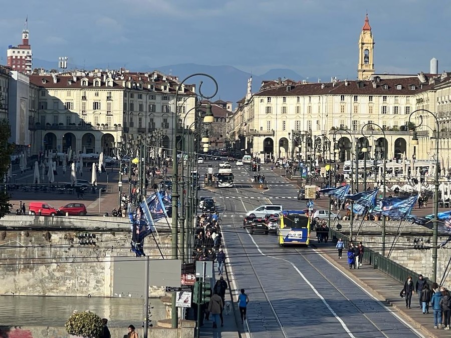 Commercio, turismo e servizi a Torino: si tiene duro, nonostante tutto. E contro il degrado urbano si può fare di più