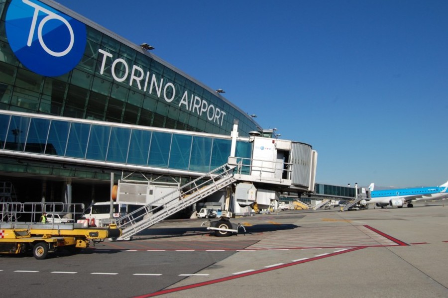 Dal treno all'aereo e viceversa, a Caselle il servizio di collegamento tra stazione e aeroporto diventa per tutti