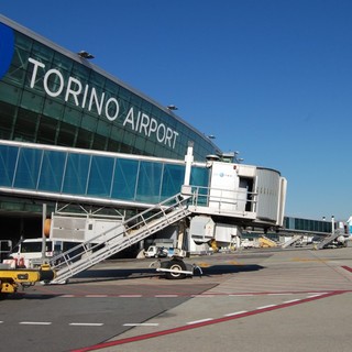 Dal treno all'aereo e viceversa, a Caselle il servizio di collegamento tra stazione e aeroporto diventa per tutti